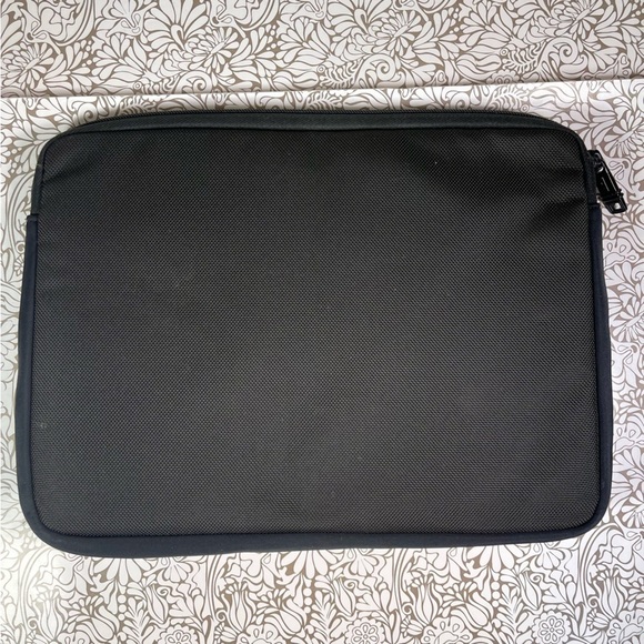 TUMI - Alpha Laptop Cover - Protective Laptop Case for Business & Travel - Picture 3 of 12